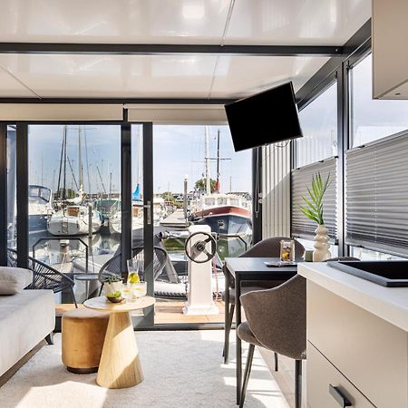 Cosy Tiny Houseboats Near Beach And Restaurants By Weltevreden Experience Zeewolde Exterior photo