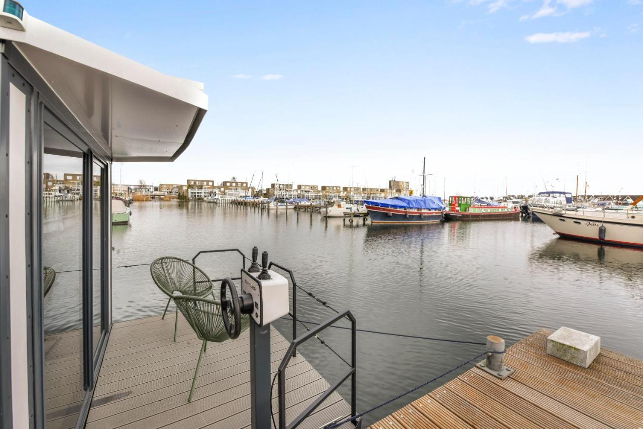 Cosy Tiny Houseboats Near Beach And Restaurants By Weltevreden Experience Zeewolde Exterior photo