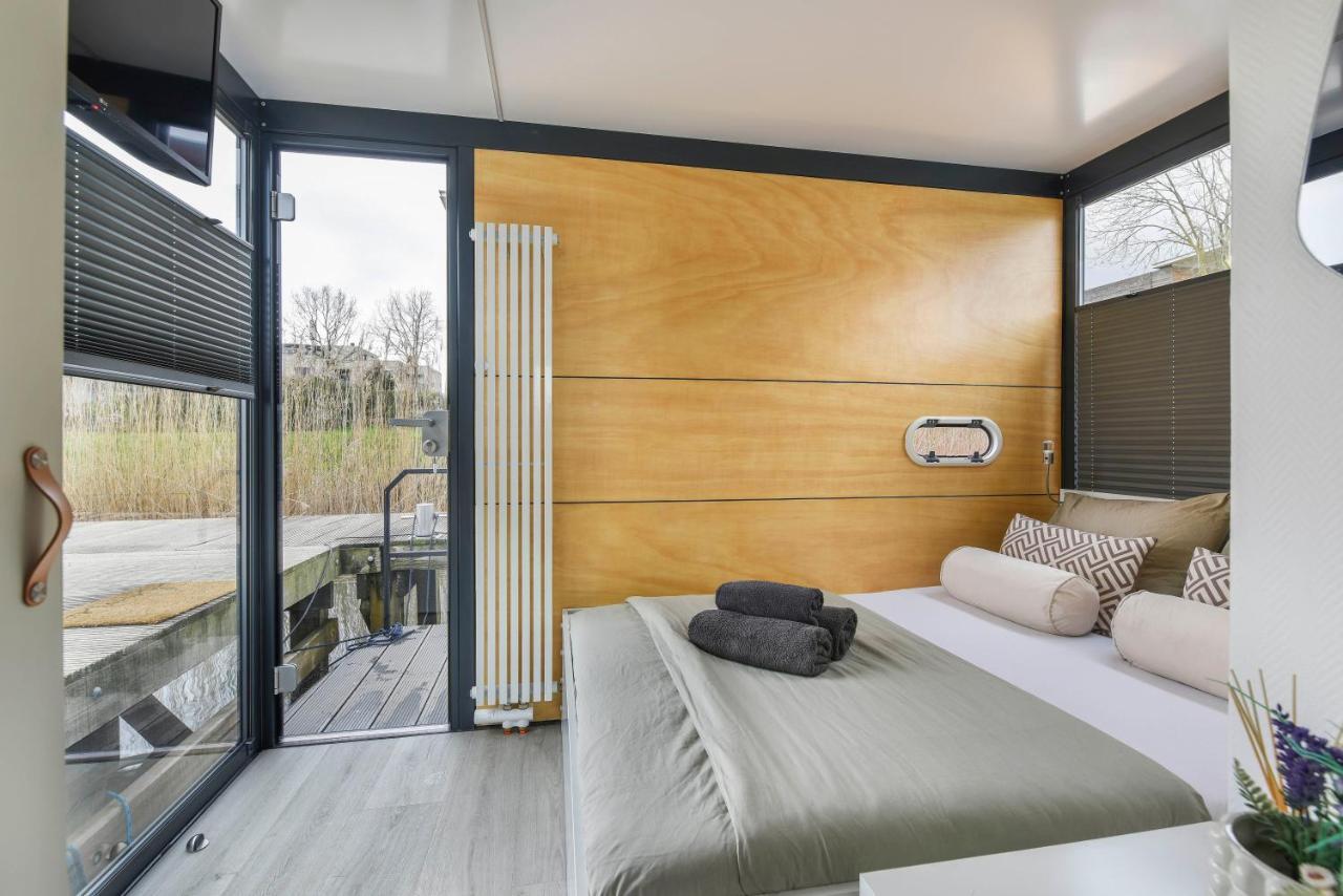 Cosy Tiny Houseboats Near Beach And Restaurants By Weltevreden Experience Zeewolde Exterior photo