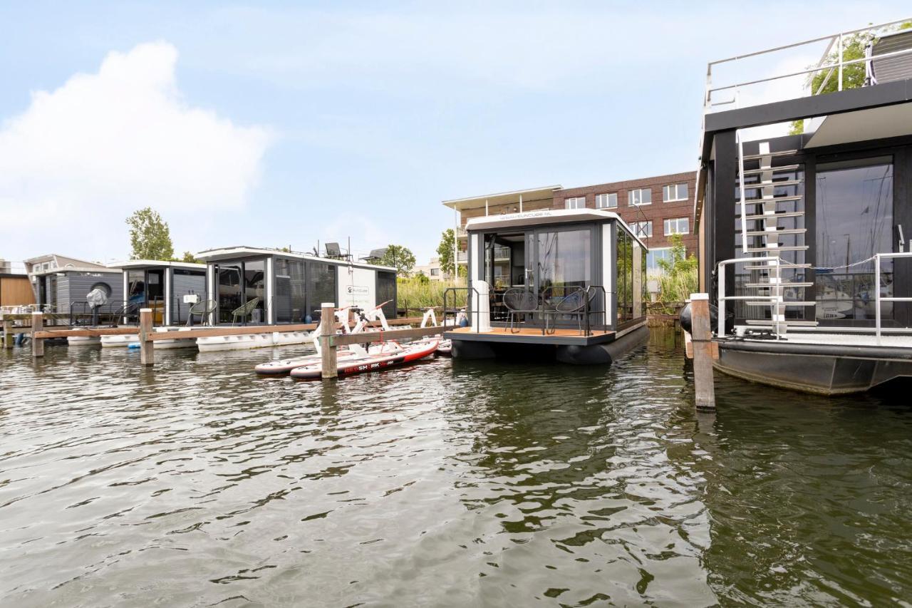 Cosy Tiny Houseboats Near Beach And Restaurants By Weltevreden Experience Zeewolde Exterior photo