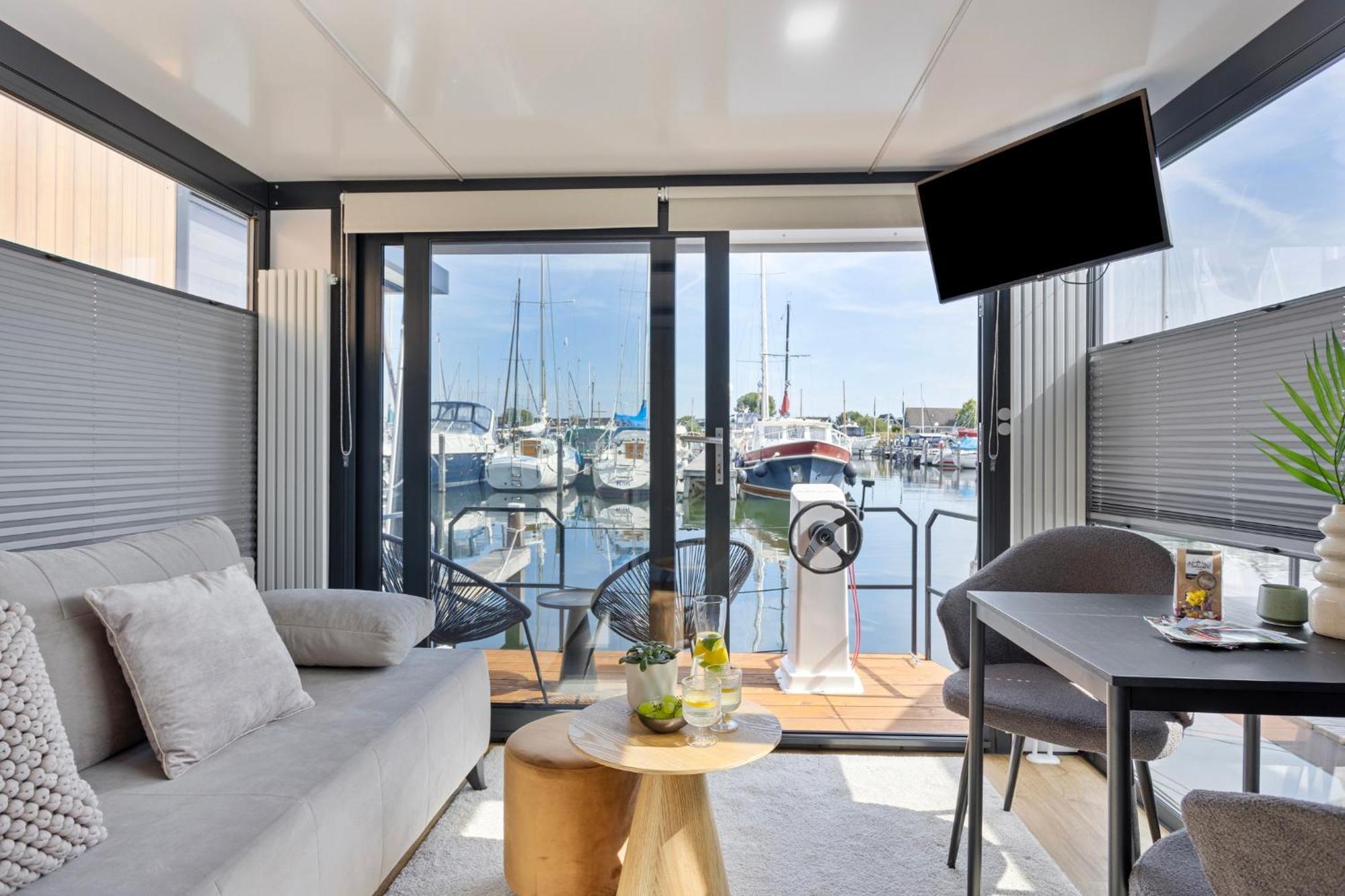 Cosy Tiny Houseboats Near Beach And Restaurants By Weltevreden Experience Zeewolde Exterior photo