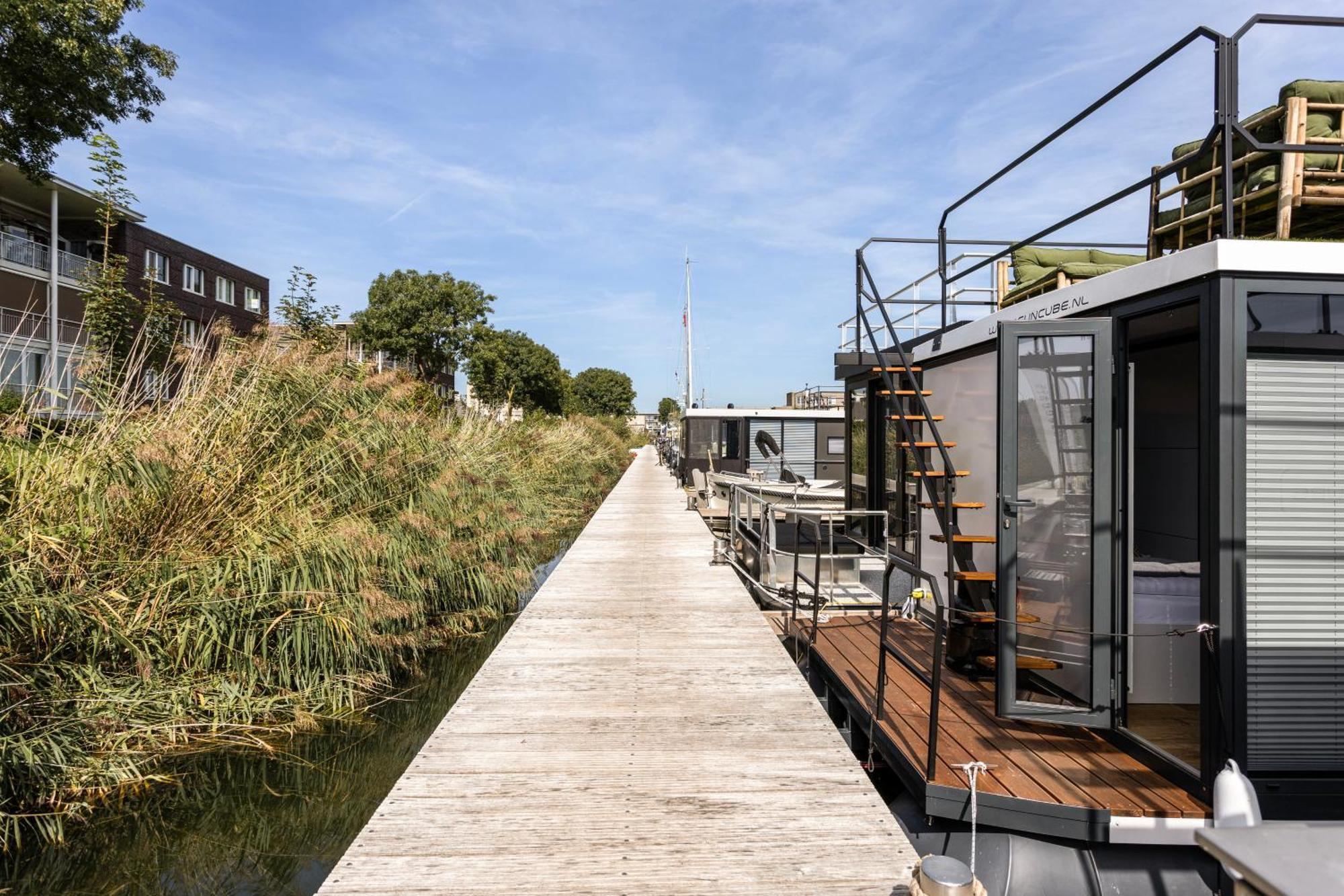 Cosy Tiny Houseboats Near Beach And Restaurants By Weltevreden Experience Zeewolde Exterior photo
